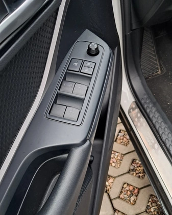 Toyota C-HR cena 83900 przebieg: 38800, rok produkcji 2019 z Kościan małe 67